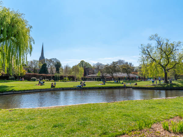 Queen Elizabeth Gardens Cathedral Experience Salisbury